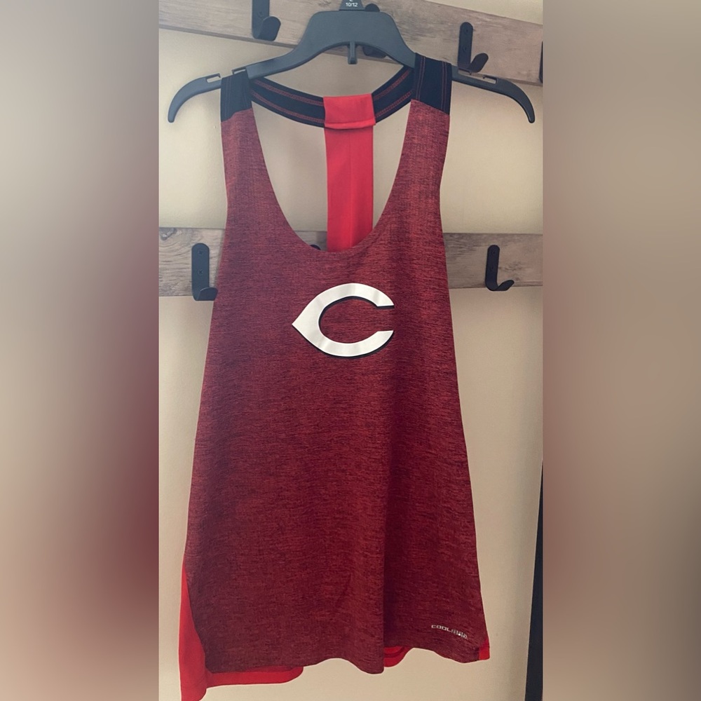 Cincinnati Reds women’s medium Tank top